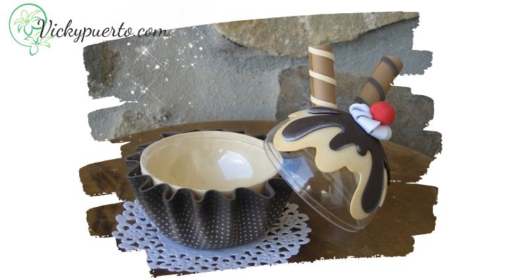 dulcero con forma de cupcake decorado con goma eva