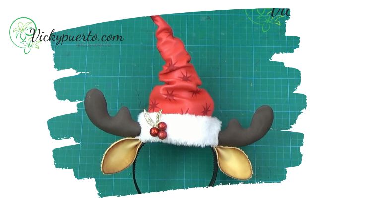 Diadema decorada de reno con gorrito de santa