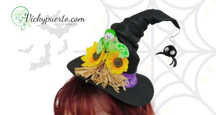 diadema decorada con gorro de bruja y ranita de goma eva